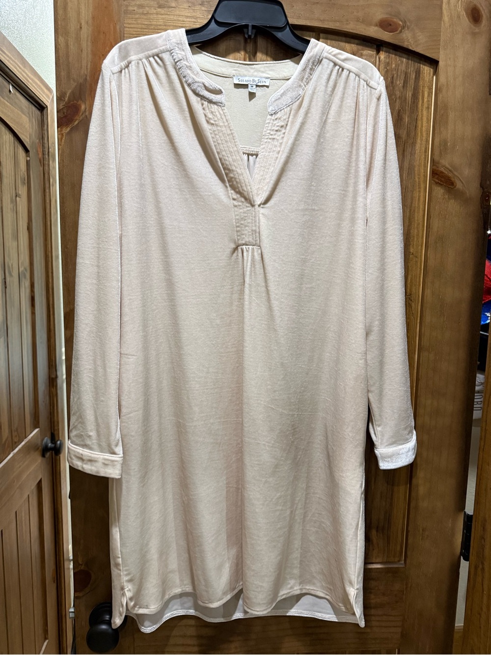 Sejour Soft Blush-Cream Long Sleeve V-Neck Tunic Dress